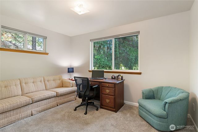 41 E Rainier Drive, Allyn, WA 98524