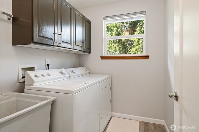 41 E Rainier Drive, Allyn, WA 98524