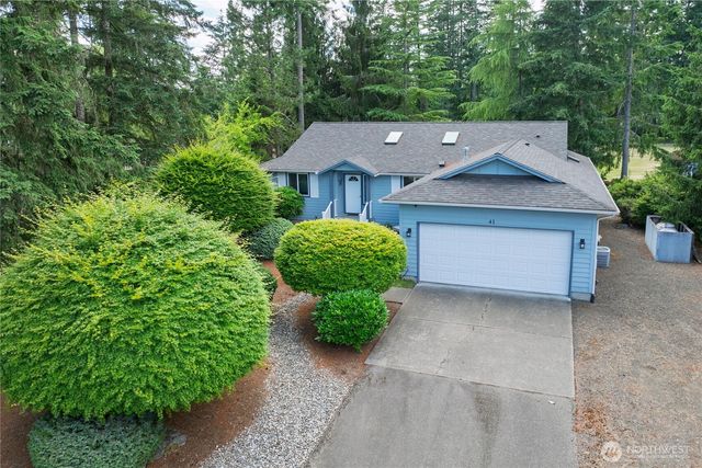 41 E Rainier Drive, Allyn, WA 98524