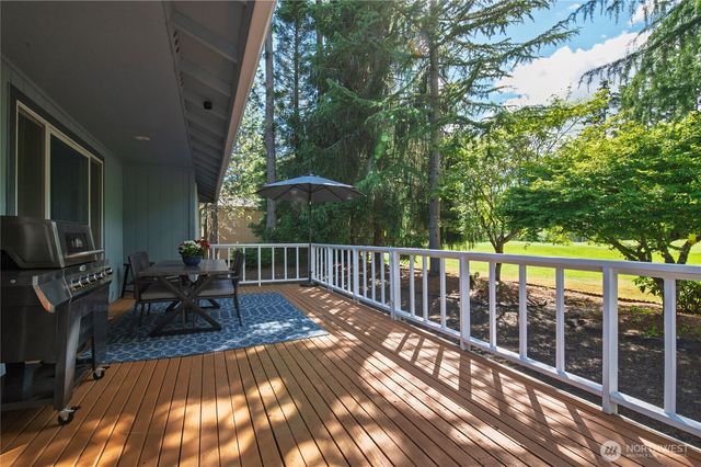 41 E Rainier Drive, Allyn, WA 98524