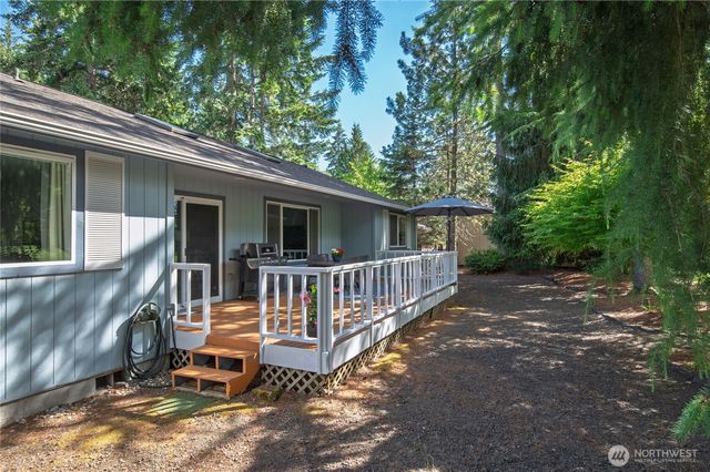 41 E Rainier Drive, Allyn, WA 98524