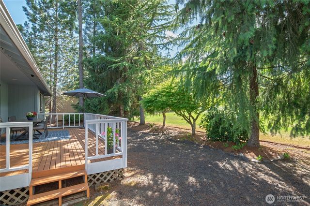 41 E Rainier Drive, Allyn, WA 98524