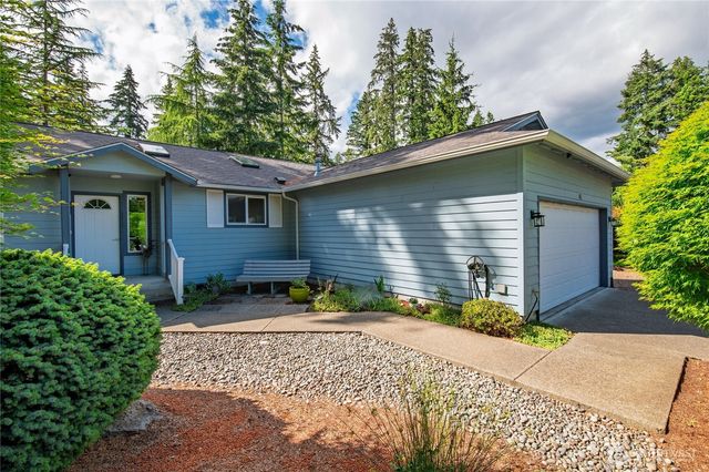 41 E Rainier Drive, Allyn, WA 98524