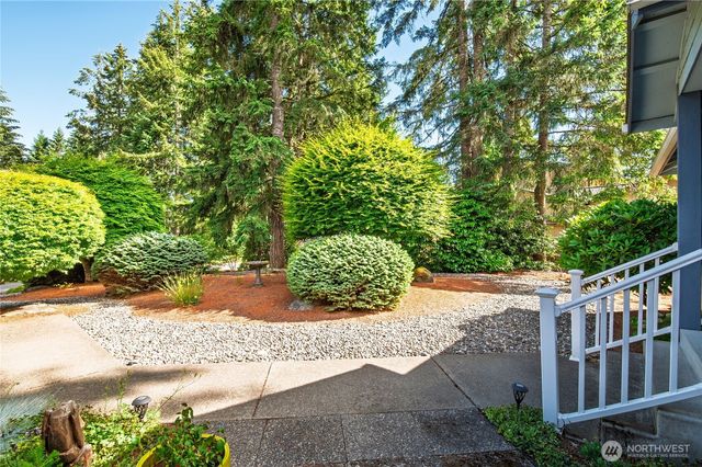 41 E Rainier Drive, Allyn, WA 98524
