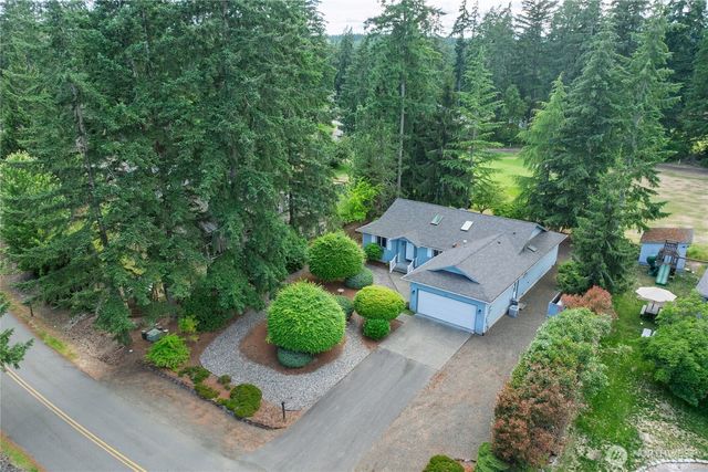 41 E Rainier Drive, Allyn, WA 98524