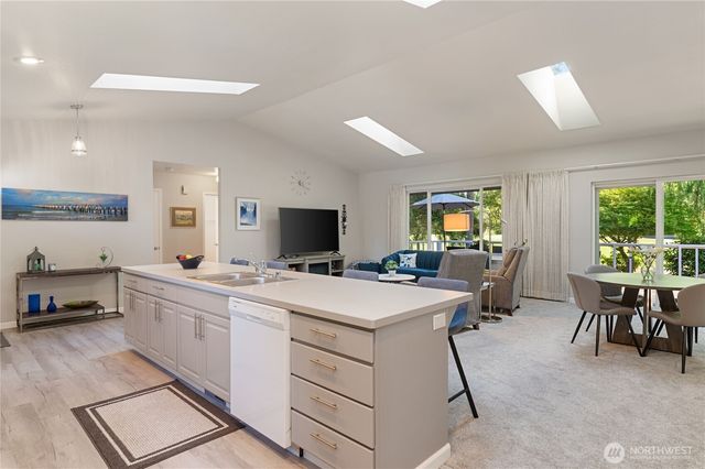 41 E Rainier Drive, Allyn, WA 98524