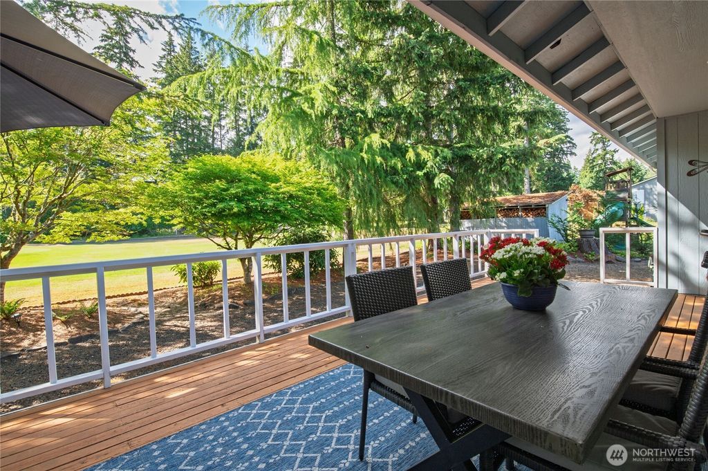 41 E Rainier Drive, Allyn, WA 98524
