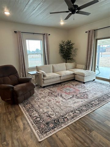 140 Hummingbird Drive, Weatherford, TX 76088