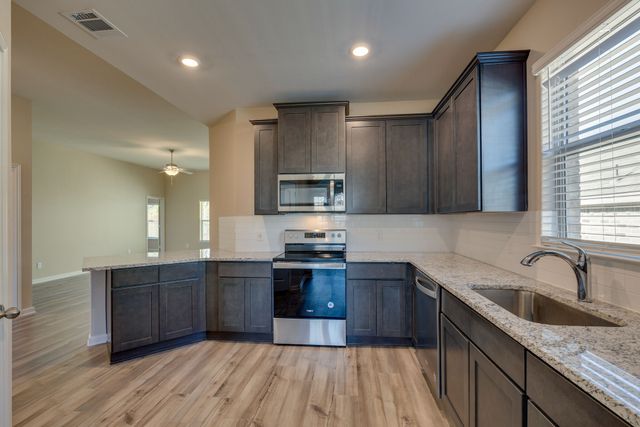 352 Lowery Oaks Trail, Fort Worth, TX 76120