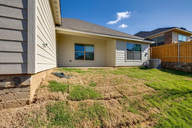 352 Lowery Oaks Trail, Fort Worth, TX 76120