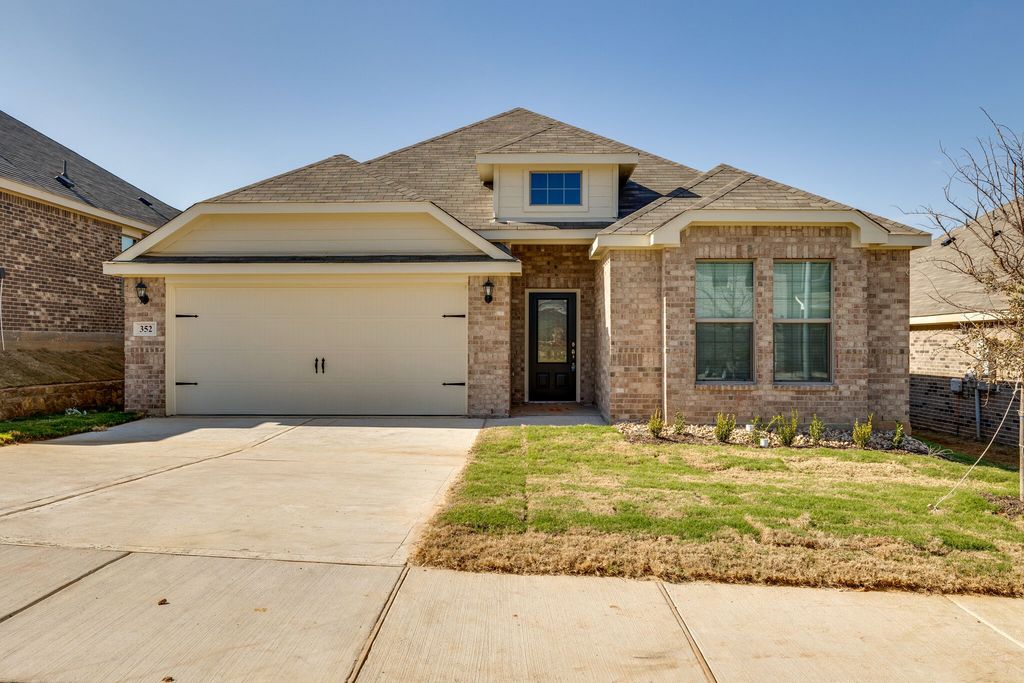 352 Lowery Oaks Trail, Fort Worth, TX 76120