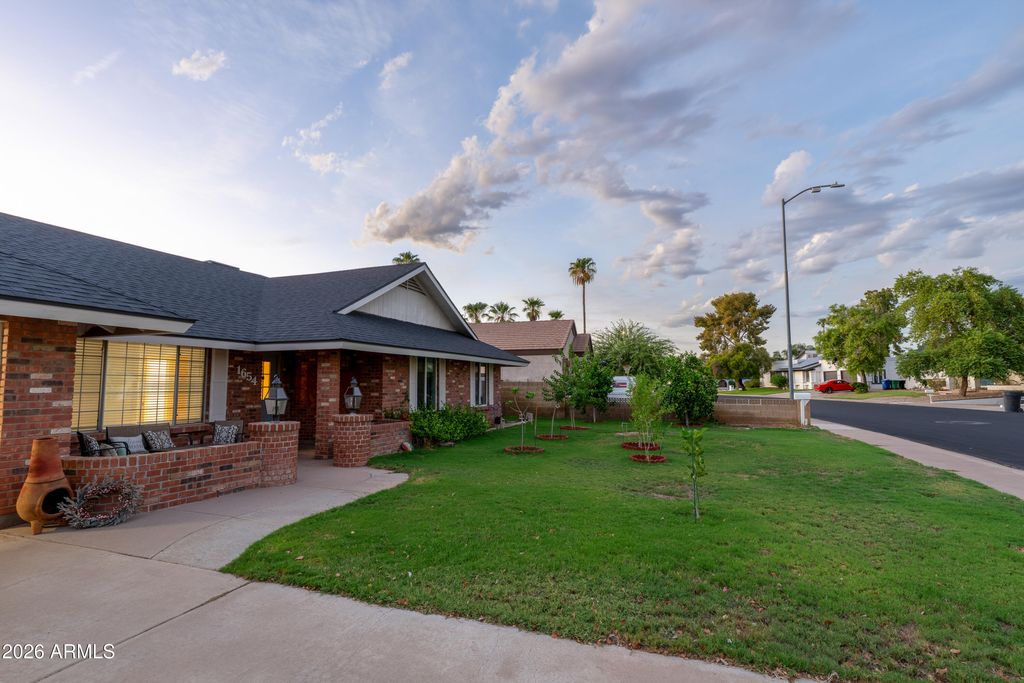 1654 N BARKLEY --, Mesa, AZ 85203 — photo 2
