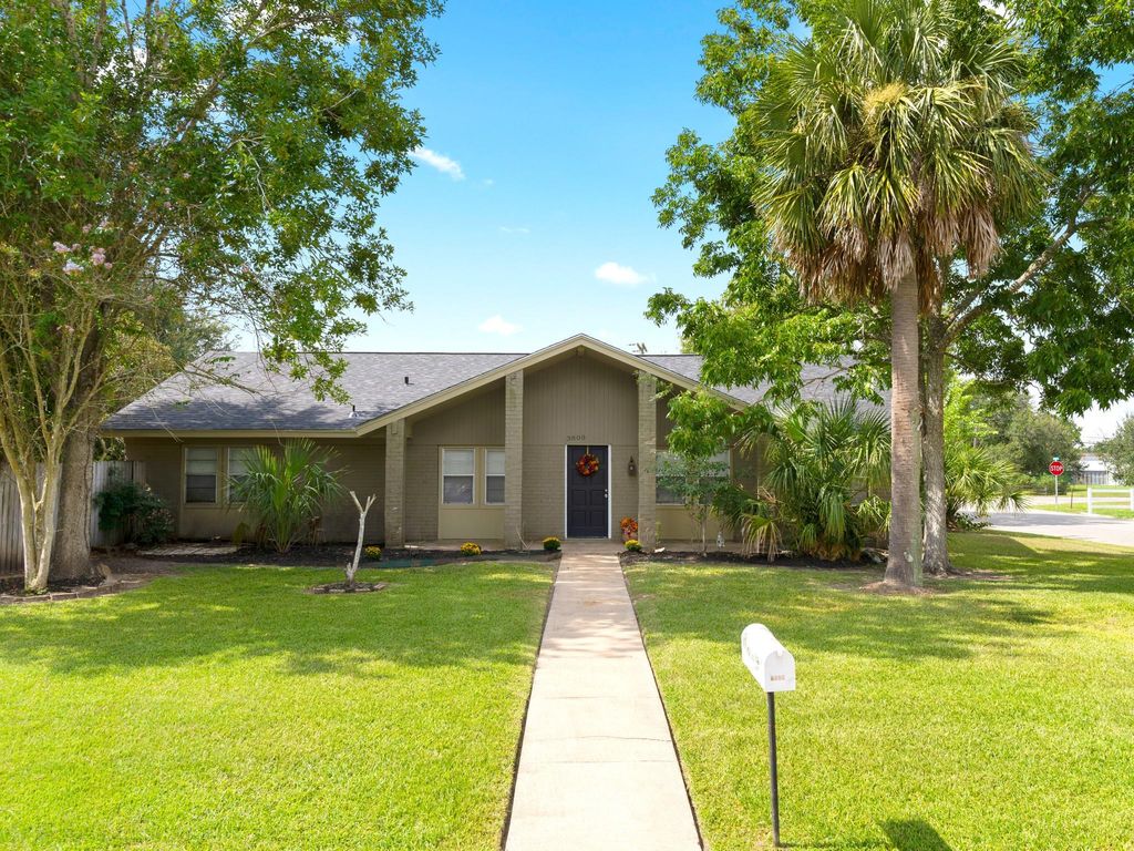 3800 Holly Glen Drive, Bay City, TX 77414