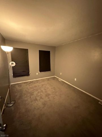 60 Almond Dr, Franklin Twp., NJ 08873
