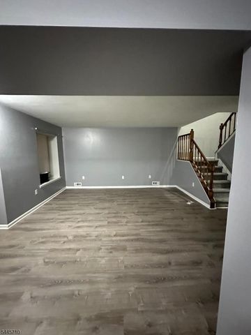 60 Almond Dr, Franklin Twp., NJ 08873