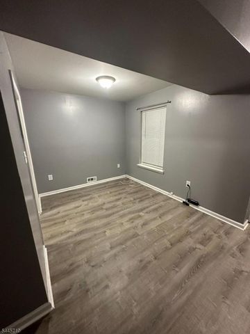 60 Almond Dr, Franklin Twp., NJ 08873