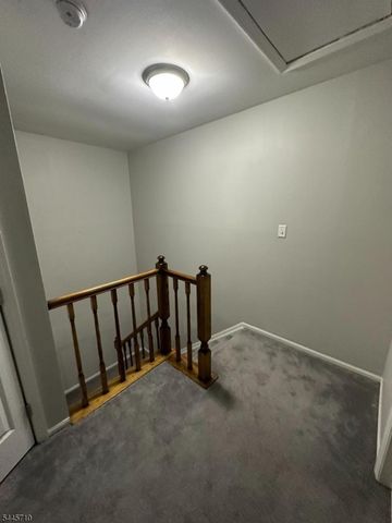 60 Almond Dr, Franklin Twp., NJ 08873