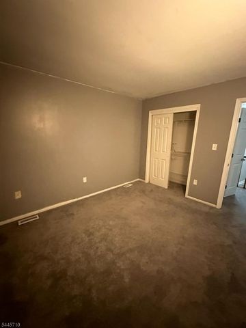 60 Almond Dr, Franklin Twp., NJ 08873