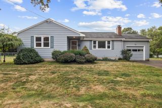 7 Colgate Lane, East Hartford, CT 06108