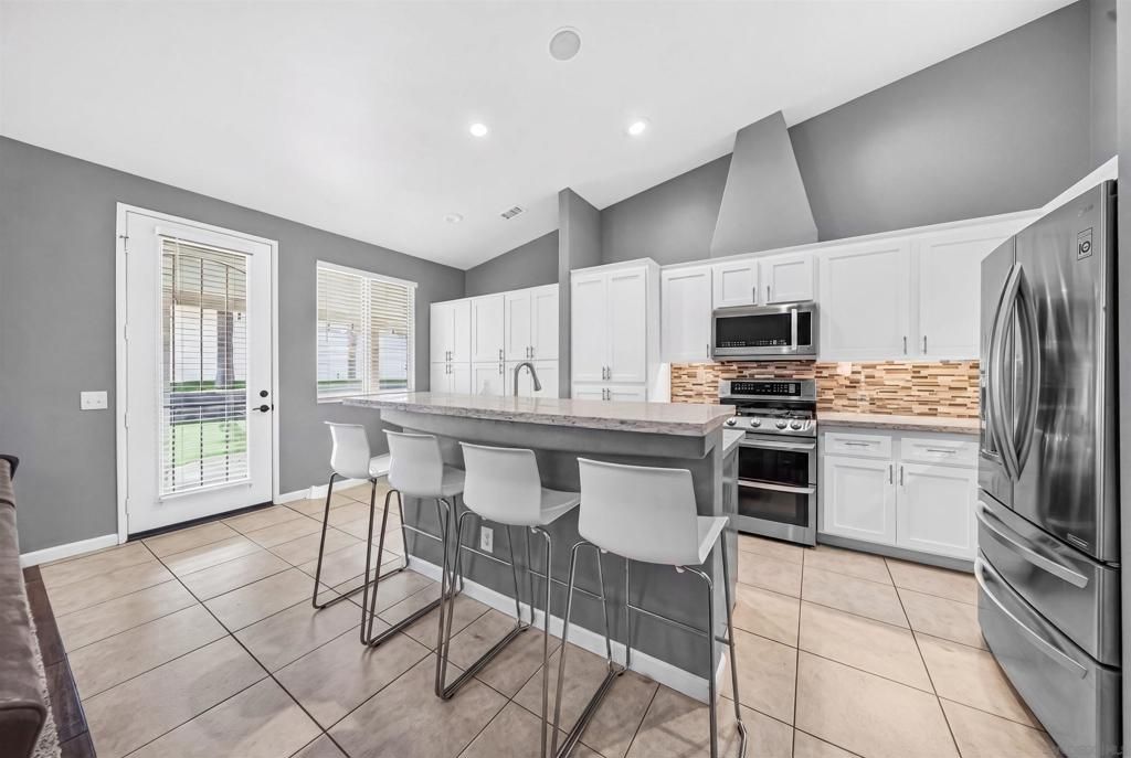 Image 12 of property listing at 1166 Brookmeade Cir, Beaumont, CA 92223