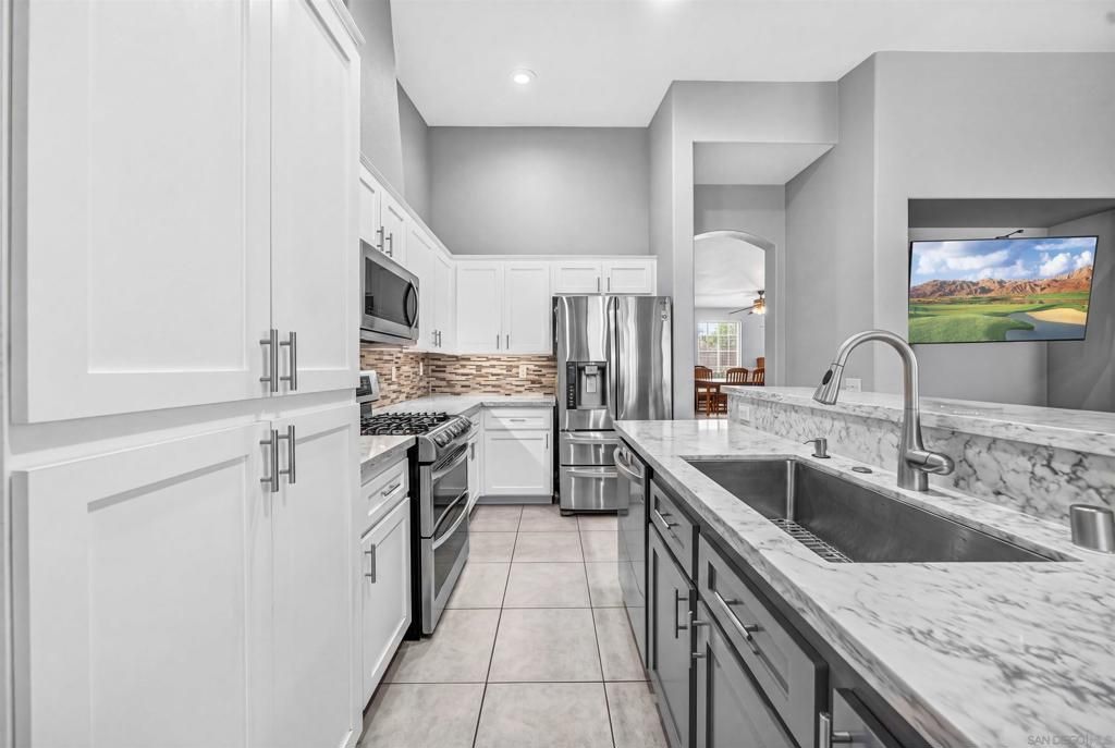 Image 14 of property listing at 1166 Brookmeade Cir, Beaumont, CA 92223