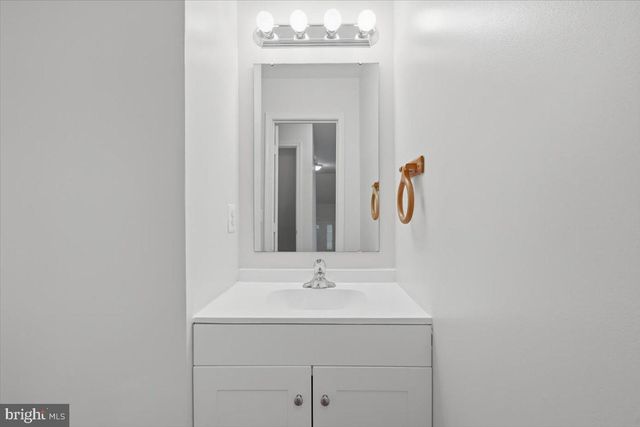 5610 BELLEAU WOODS LN, Alexandria, VA 22315