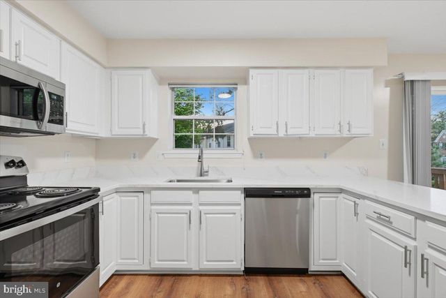 5610 BELLEAU WOODS LN, Alexandria, VA 22315