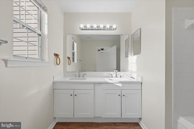 5610 BELLEAU WOODS LN, Alexandria, VA 22315