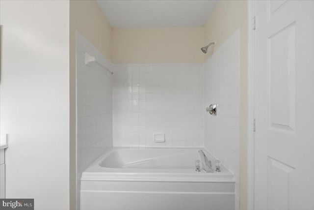 5610 BELLEAU WOODS LN, Alexandria, VA 22315