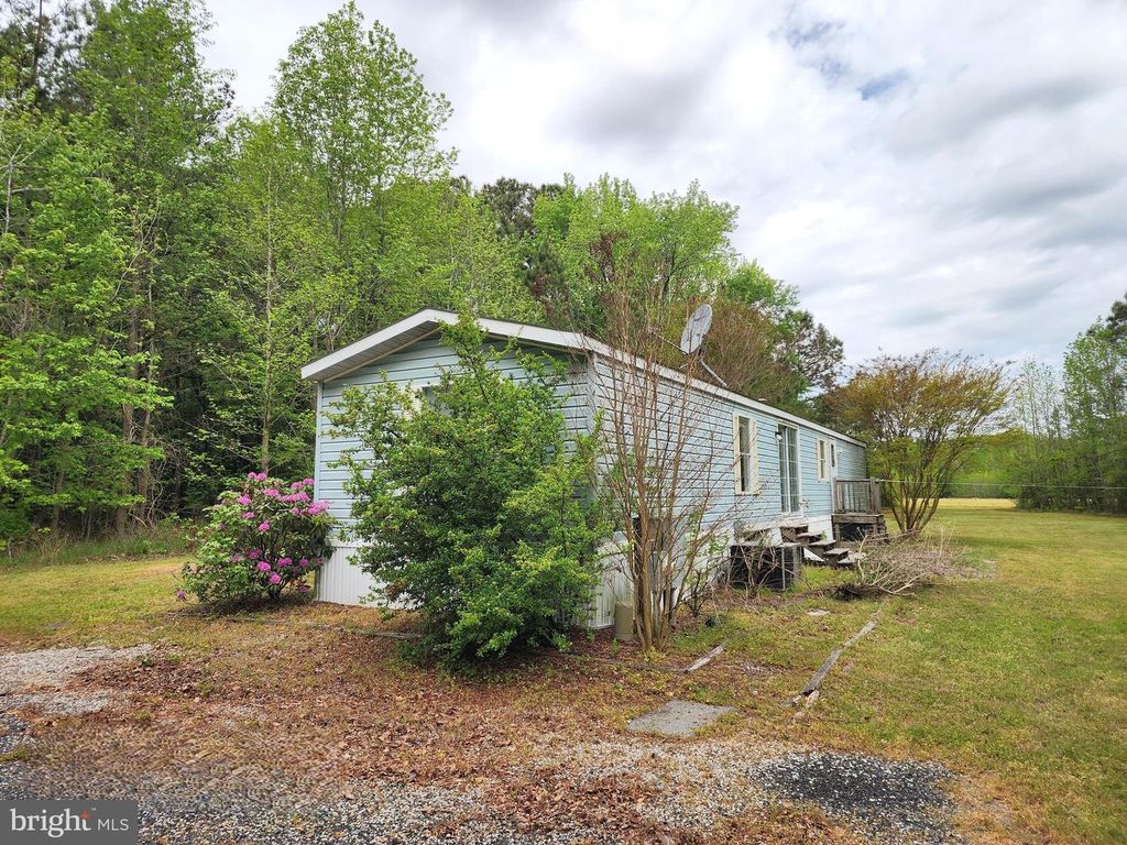 Image 2 of property listing at 4940 MAIDEN FOREST RD, Vienna, MD 21869