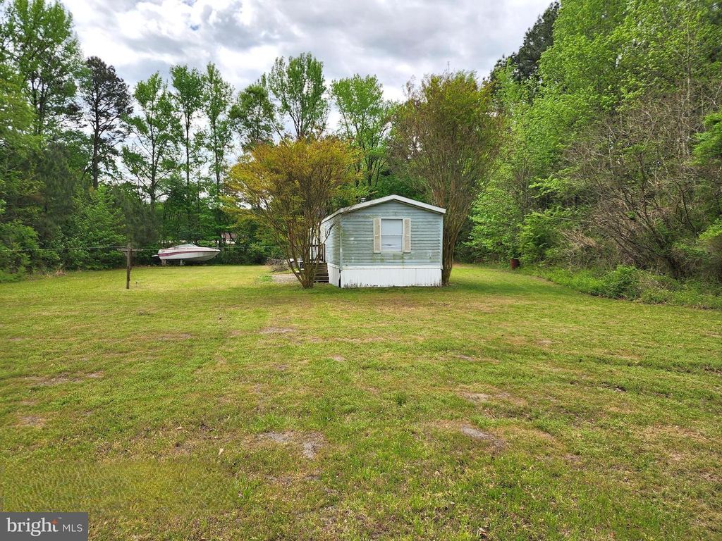 Image 5 of property listing at 4940 MAIDEN FOREST RD, Vienna, MD 21869
