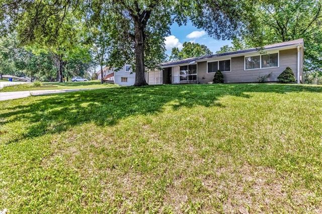 6000 N TRACY Avenue, Gladstone, MO 64118