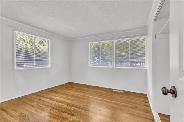 6000 N TRACY Avenue, Gladstone, MO 64118