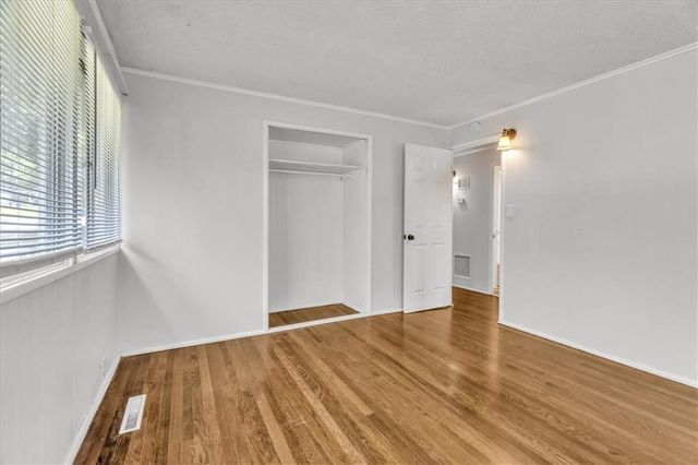 6000 N TRACY Avenue, Gladstone, MO 64118