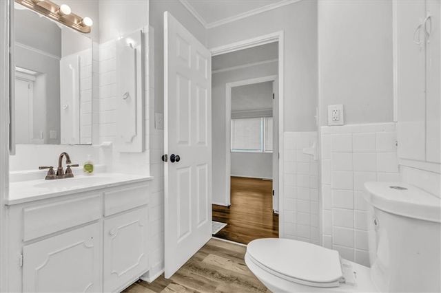 6000 N TRACY Avenue, Gladstone, MO 64118