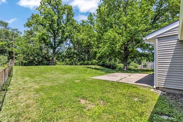 6000 N TRACY Avenue, Gladstone, MO 64118