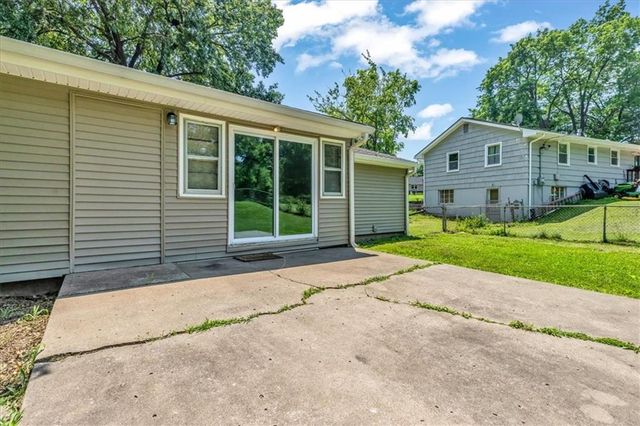 6000 N TRACY Avenue, Gladstone, MO 64118