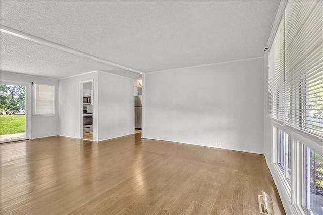 6000 N TRACY Avenue, Gladstone, MO 64118