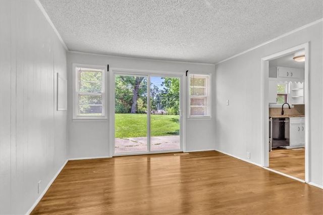 6000 N TRACY Avenue, Gladstone, MO 64118