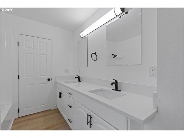 9828 Se ELLIS St, Portland, OR 97266