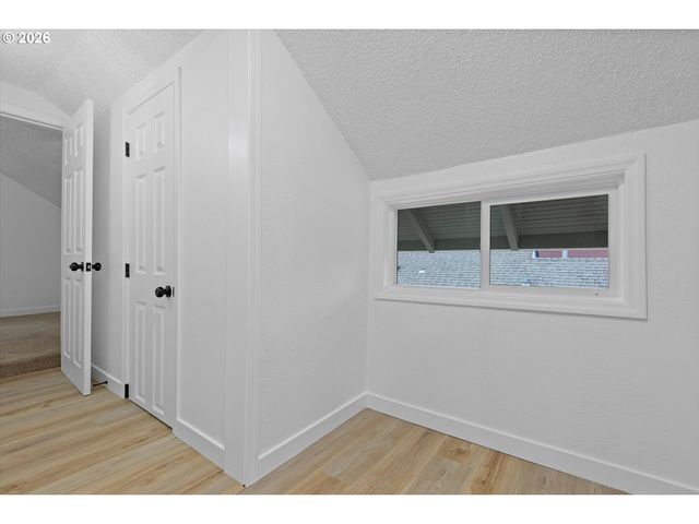 9828 Se ELLIS St, Portland, OR 97266