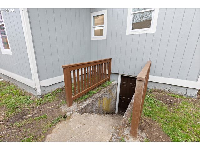 9828 Se ELLIS St, Portland, OR 97266