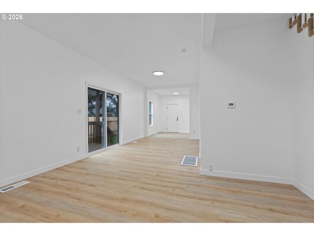 9828 Se ELLIS St, Portland, OR 97266