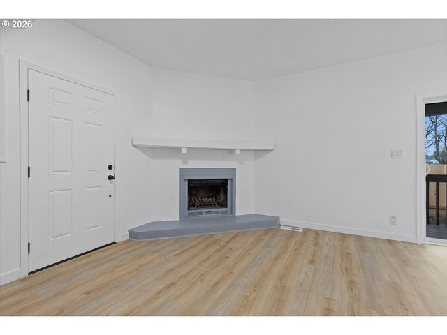 9828 Se ELLIS St, Portland, OR 97266