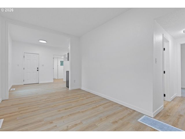 9828 Se ELLIS St, Portland, OR 97266