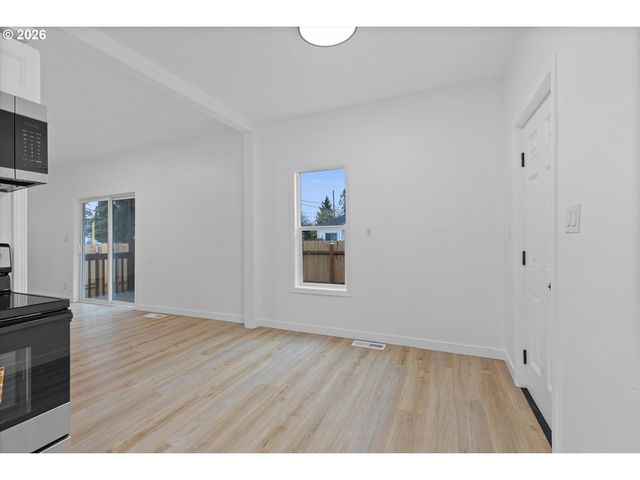 9828 Se ELLIS St, Portland, OR 97266