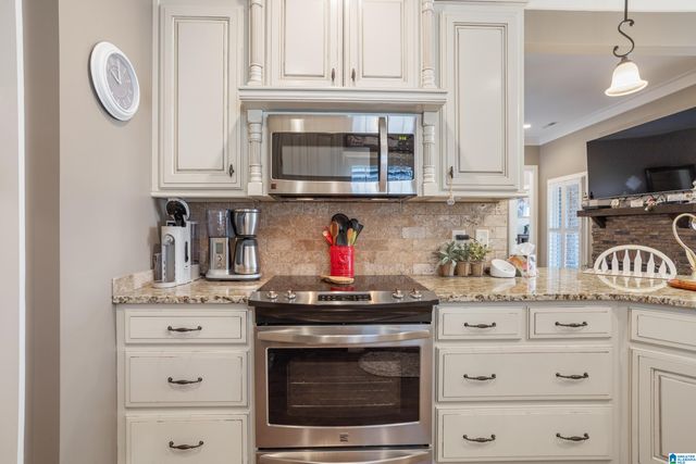 200 ENGLISH VILLAGE CIRCLE, Gardendale, AL 35071