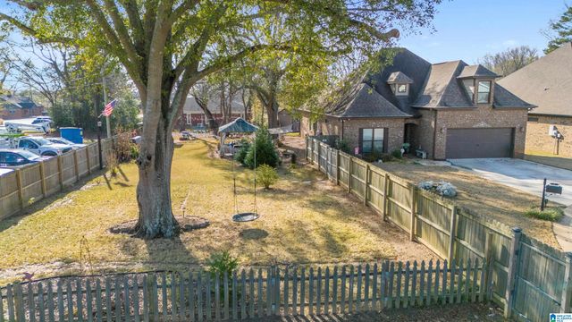 200 ENGLISH VILLAGE CIRCLE, Gardendale, AL 35071