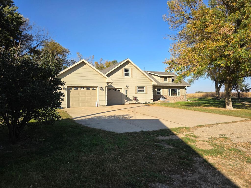 1557 100th Avenue, Lake Wilson, MN 56151