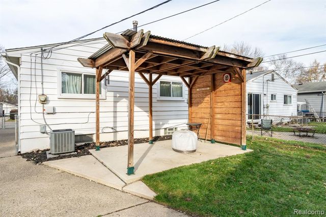 33475 Fernwood Street, Westland, MI 48186